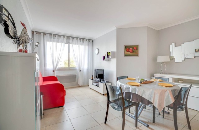 GuestReady - Sumptuous apt with Private parking near train station