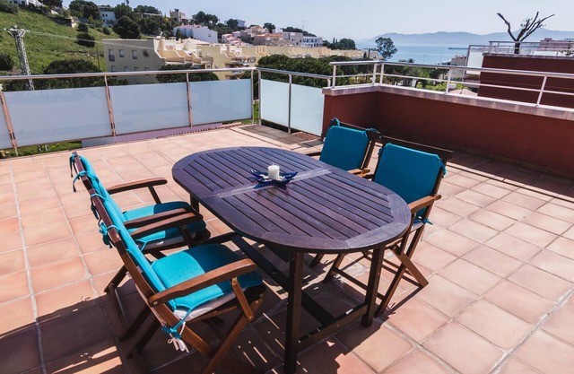GUILLEM DE BERGUEDÀ - Àtico en la zona de grifeu con gran terraza y vistas al mar.