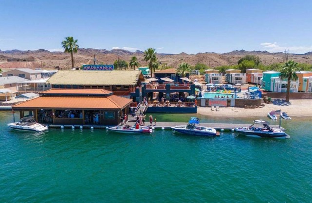 Guitars & Tiki Bars, Roadrunner Resort