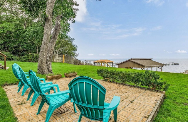 Gulf Breeze 3BR Sleeps 12 Pet-Friendly