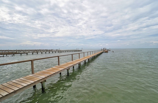 Gulf Coast Time-270 FT Private Pier-Rockport