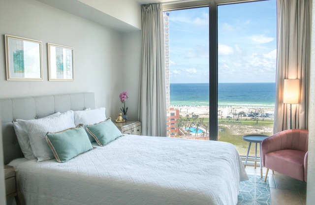 Gulf facing, modern 2 bedroom condo! Pools, hot tubs, restaurants & many extras!