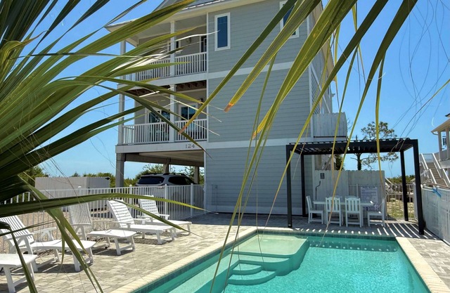 Februar Special $ 250 pro Nacht !! Golffront, privater Pool und ruhiger Strand!