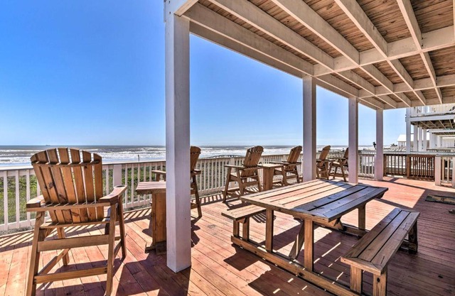 Gulf-View Home with Dog Run in Surfside Beach!