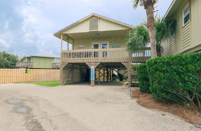 Gulf Village 2 Bedroom Cottage - Fall and Winter Dates Available! 2 Pools!