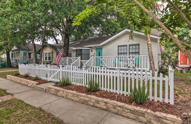 Gulfport Bungalow by Jones Park/Beach Access!