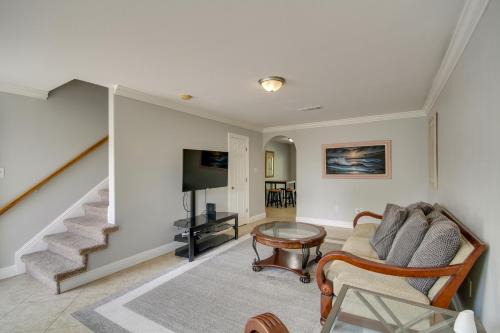 Gulfport Condo with Private Balcony - Walk to Beach!