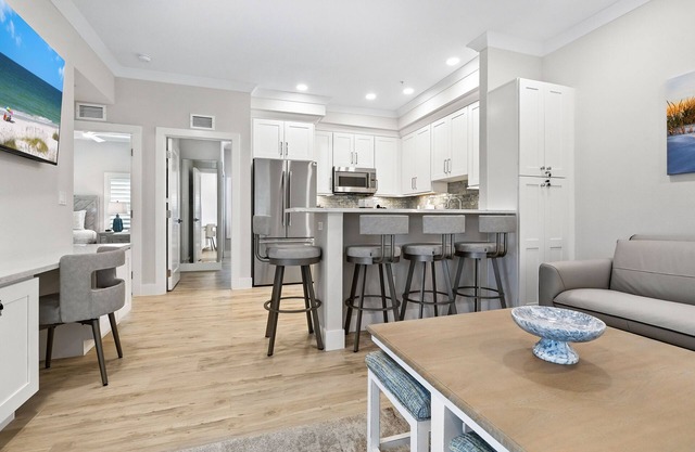 Gulfside Chic Sarasota Suite - Beach Nearby