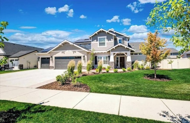 Gym. Kid Friendly. Adults Retreat. Bedroom TV's Pullout Couch. Private. Spa Tub.
