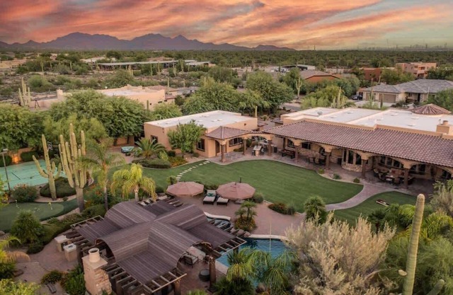 HÓZHÓ Estate on Cavedale