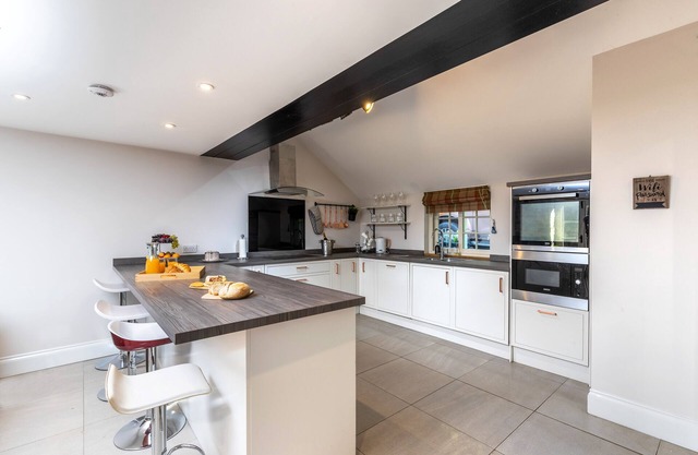 Blick auf den Fluss-Superior-Scheune-The Byre-Ensuite Dusche
