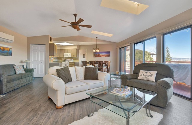 *H*Central Loc*Amazing Views*15min from the square!Close to lynx Lake*