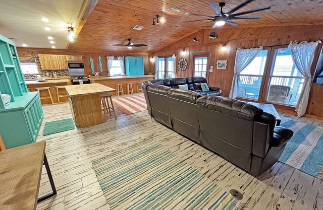 H2O Psycho - Beachfront - Island Realty