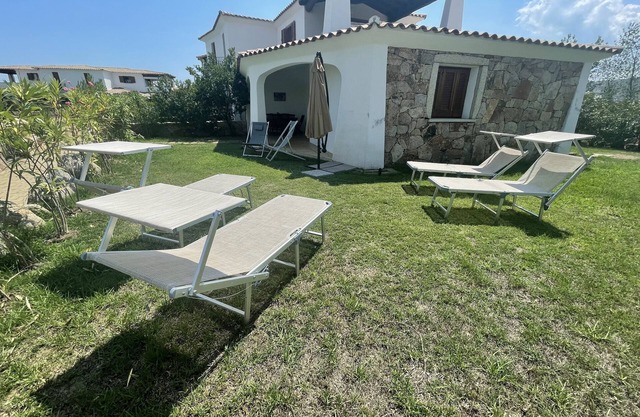 H40 Villa mit Pool 2 Minuten vom Sandstrand und Zentrum entfernt, Garten