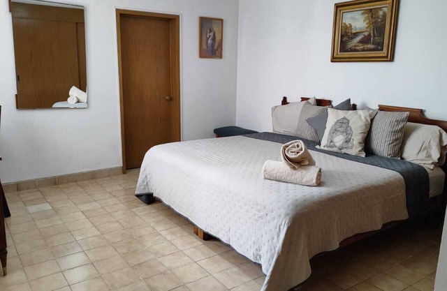 Habitación con baño privado céntrica en Querétaro.