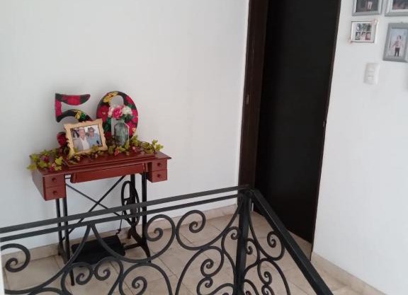 Habitación cómoda dentro de casa