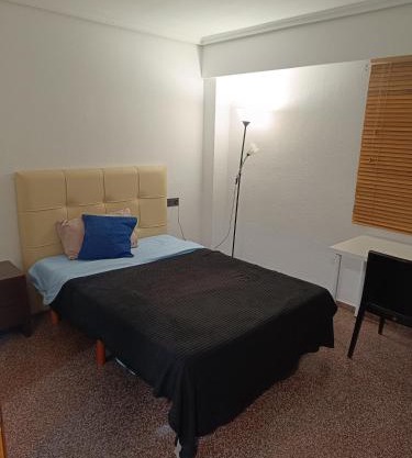 Habitación con baño privado a 10 minutos del centro a pie