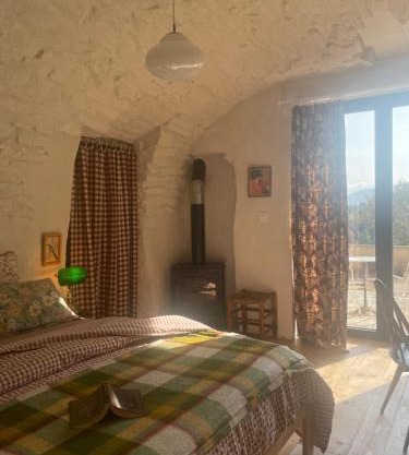 Habitación con cocina de verano jardín y entrada privada