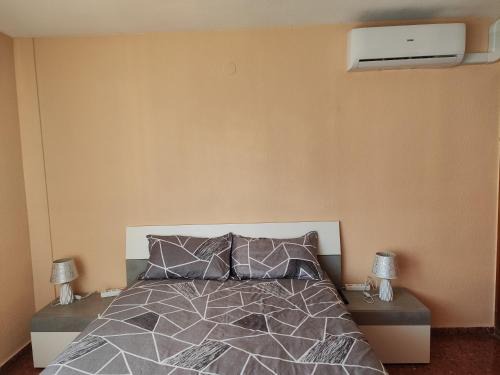 Habitación Doble con baño privado,Gandía en piso compartido con los Anfitriónes