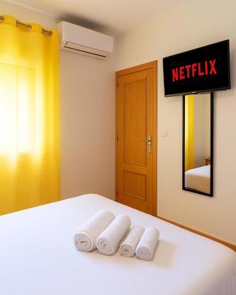 Habitación doble con baño privado a 7 mn de la catedral y zonas de aparcamiento gratis