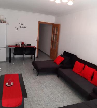 habitación grande en piso compartido con 2 adultos
