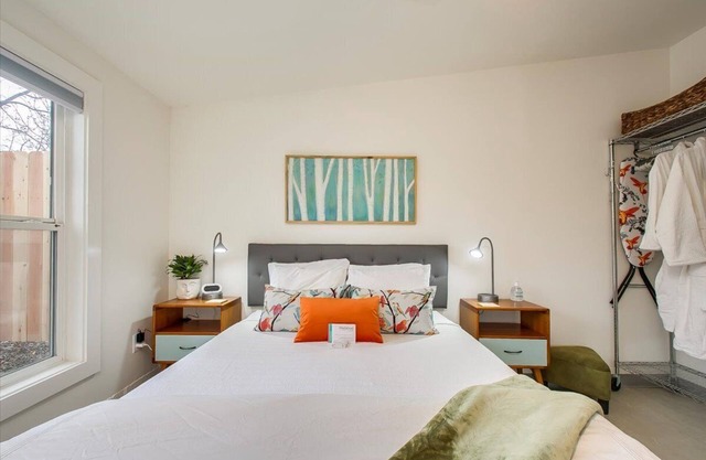 #HabitueHomes - Green Spot Studio- Dog Friendly!