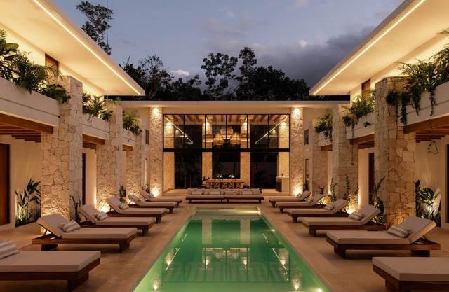 Hacienda Babylon - 9 rooms, 10 pools, Gym & Sauna