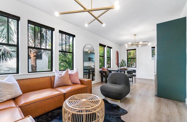 Hacienda Flamingo Unit 4 - Chic 2BR Retreat Near Shops and Restaurants