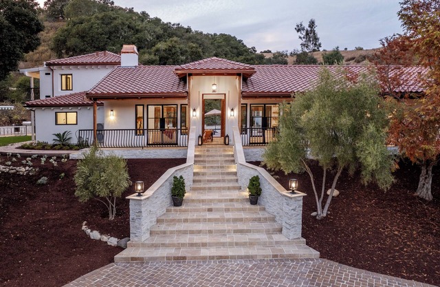 Hacienda Style Home w/ Pool+HotTub, Outdoor Grill & Fire Pit in Corral de Tierra