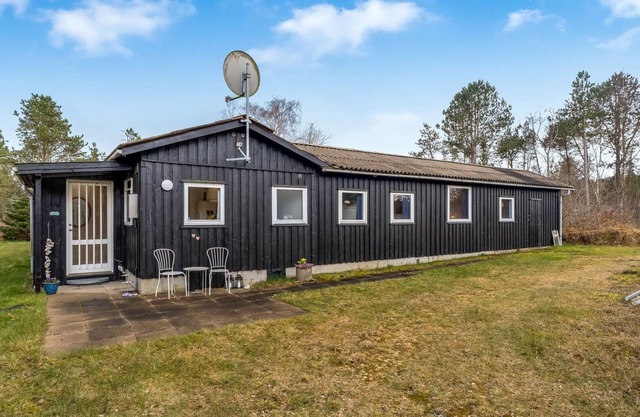 "Hælf" - 600m from the sea by Interhome