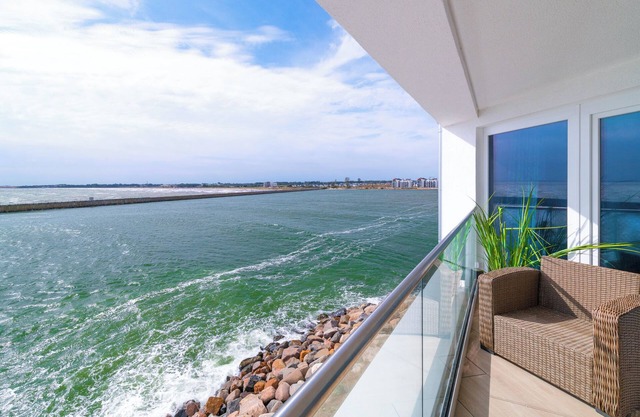 "Hafenloge": Luxus, Meerblick, 2 SZ, Terrasse, Fahrstuhl, direkt an der Ostsee.