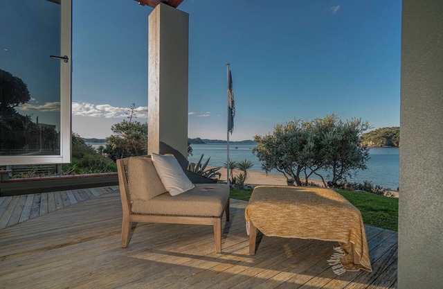 Hahei Oceanfront - Hahei Holiday Home