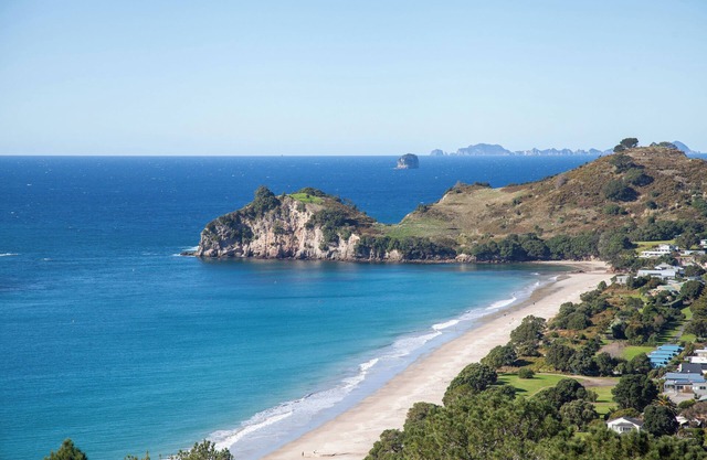Hahei views, right on Cathedral Coves doorstep! New modern spacious home!