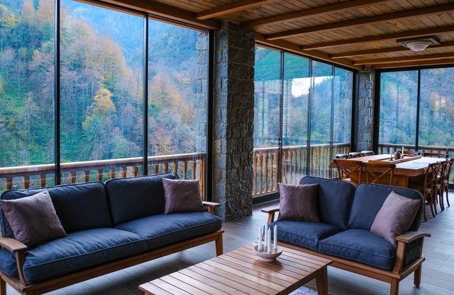 Hakoni House