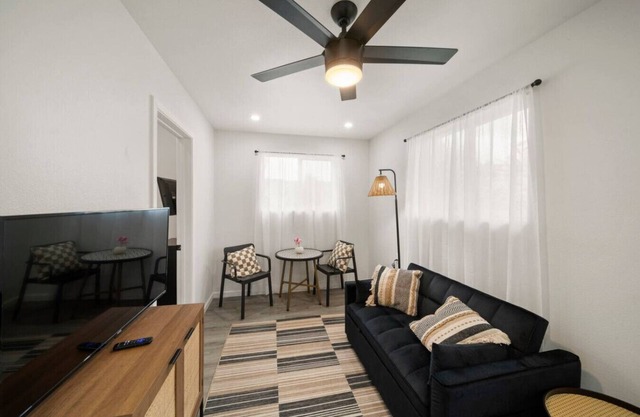 Hale Hideaway - 2 bed / 1 bath