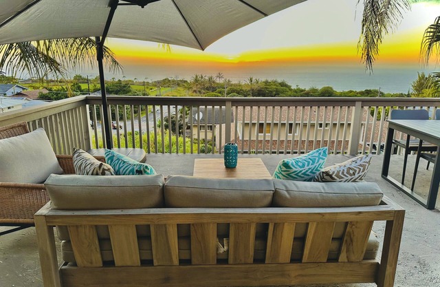 HALEKII SUNSET: BEAUTIFUL 4 BEDROOM HOME IN LUSH KEALAKEKUA