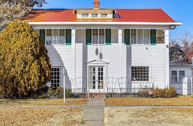 Half-Mi to Atwood Lake: Spacious Home!