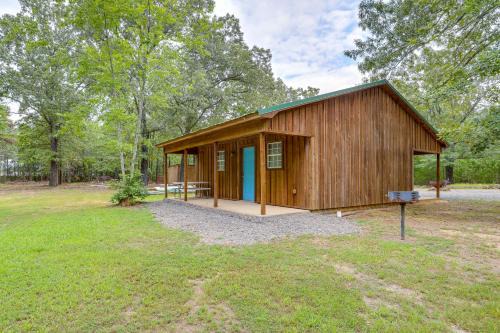 half Mi to Greers Ferry Lake Quiet Cabin with Porch