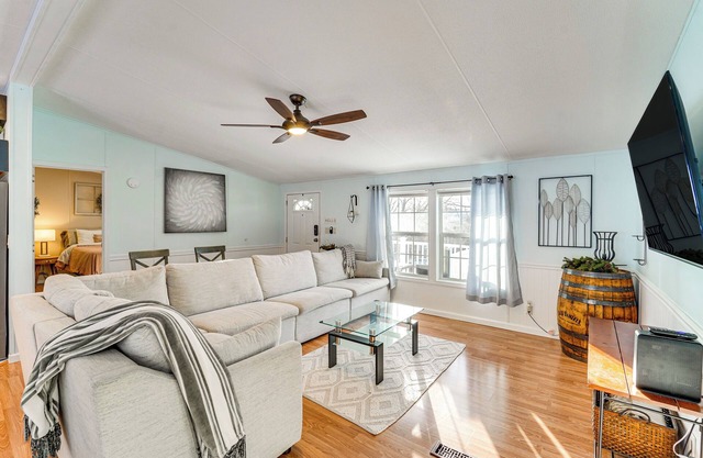 Half-Mi to Lakemont Park: Family-Friendly Home!