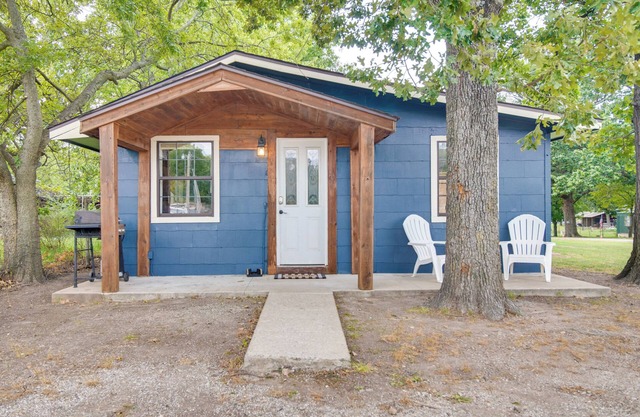 Half-Mi to Marina: Pet-Friendly Disney Home