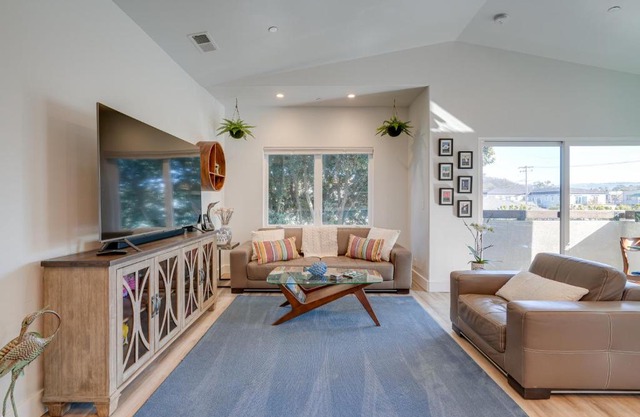 Half Moon Bay Vacation Rental 1 Mile to Beach!