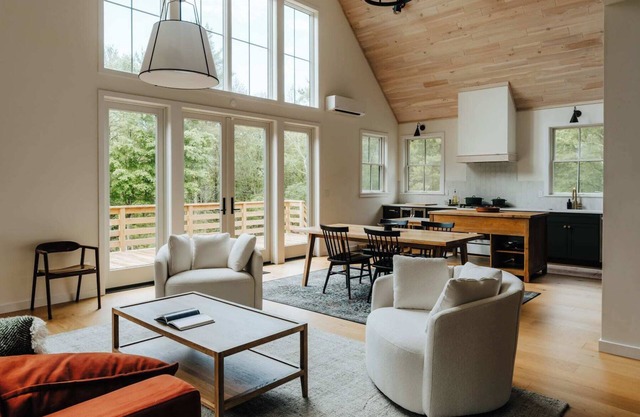 Half Moon Mtn House - Modern Chalet in Barryville