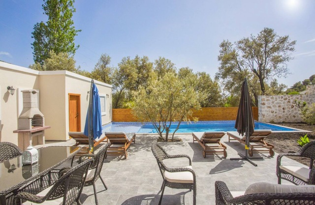 Half Moon Villa 1- Stunning Luxurious Hillside 2 Bedroom Villa