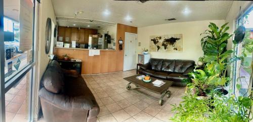 Hallmark Inn And Suites