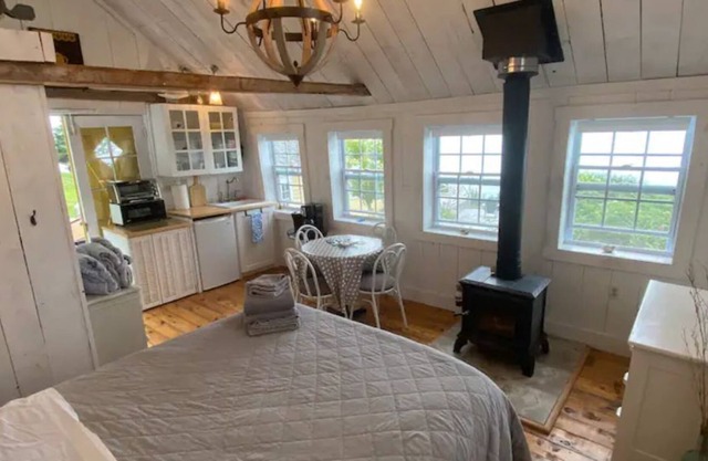 Halls Harbour BEACH HOUSE Cottage