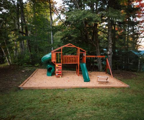 Halls Lake Resort Luxury Cottage