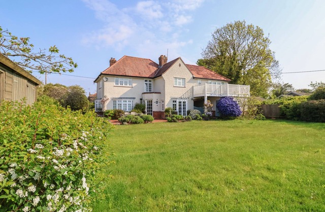HALSEY, family friendly, luxury holiday cottage in Walberswick