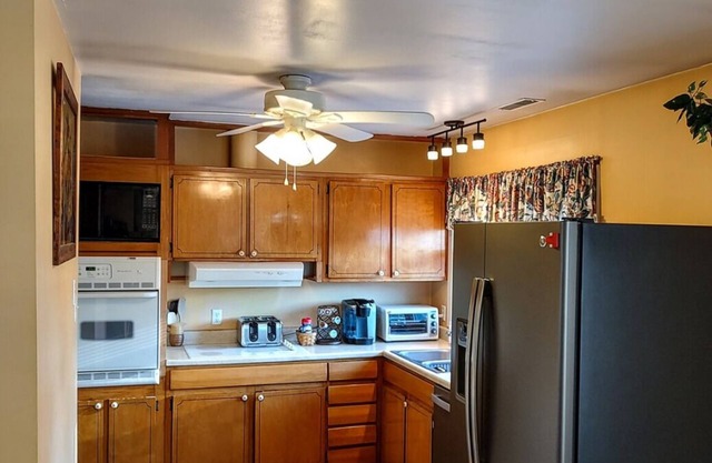 Hambrooks Home with Hottub/ Mid Term stays welcomed!