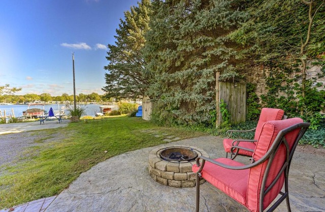 Hamilton Lakefront Retreat Central Location!