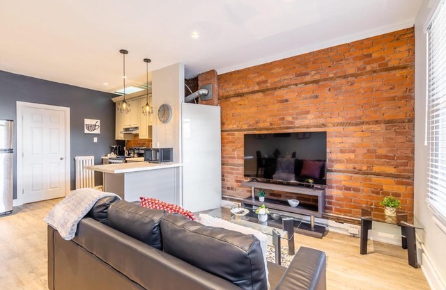 Hamilton's Best Neighbourhood 1BR Apartment